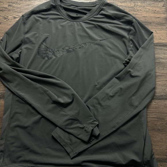 Nike Men's Black Dri-FIT Tee - Picture 3 of 3